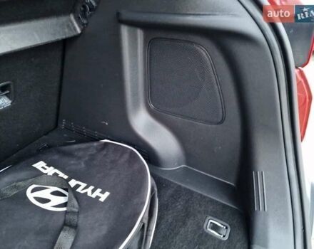 Красный Хендай Kona, объемом двигателя 0 л и пробегом 101 тыс. км за 16200 $, фото 47 на Automoto.ua