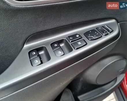 Красный Хендай Kona, объемом двигателя 0 л и пробегом 101 тыс. км за 16200 $, фото 41 на Automoto.ua