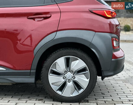 Красный Хендай Kona, объемом двигателя 0 л и пробегом 135 тыс. км за 17990 $, фото 24 на Automoto.ua
