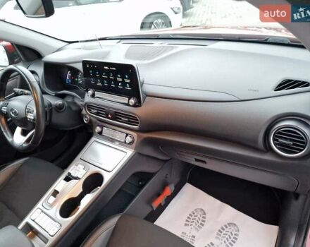 Красный Хендай Kona, объемом двигателя 0 л и пробегом 101 тыс. км за 16200 $, фото 25 на Automoto.ua