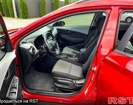 Червоний Хендай Kona, об'ємом двигуна 2 л та пробігом 75 тис. км за 17300 $, фото 3 на Automoto.ua