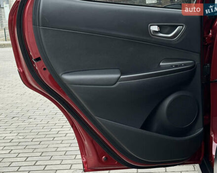 Красный Хендай Kona, объемом двигателя 0 л и пробегом 135 тыс. км за 17990 $, фото 37 на Automoto.ua