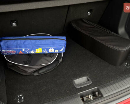 Красный Хендай Kona, объемом двигателя 0 л и пробегом 70 тыс. км за 19917 $, фото 33 на Automoto.ua