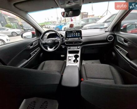 Червоний Хендай Kona, об'ємом двигуна 0 л та пробігом 79 тис. км за 16200 $, фото 46 на Automoto.ua