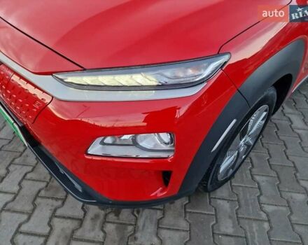 Красный Хендай Kona, объемом двигателя 0 л и пробегом 104 тыс. км за 17800 $, фото 5 на Automoto.ua