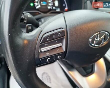 Красный Хендай Kona, объемом двигателя 0 л и пробегом 101 тыс. км за 16200 $, фото 30 на Automoto.ua