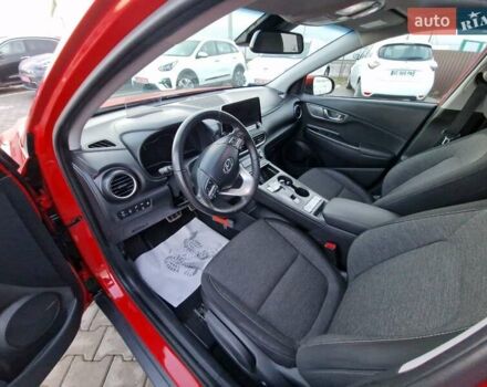 Красный Хендай Kona, объемом двигателя 0 л и пробегом 104 тыс. км за 17800 $, фото 26 на Automoto.ua