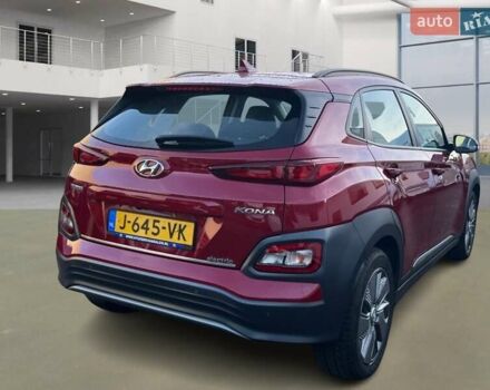 Червоний Хендай Kona, об'ємом двигуна 0 л та пробігом 57 тис. км за 16999 $, фото 2 на Automoto.ua