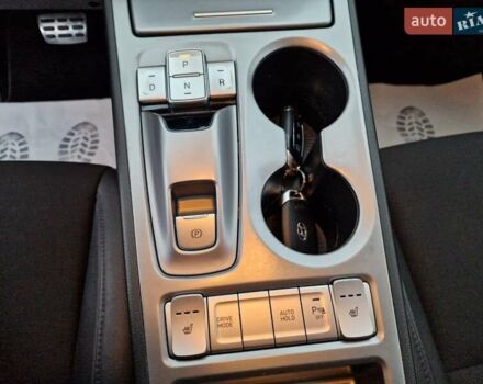 Красный Хендай Kona, объемом двигателя 0 л и пробегом 101 тыс. км за 16200 $, фото 38 на Automoto.ua