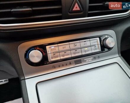 Красный Хендай Kona, объемом двигателя 0 л и пробегом 101 тыс. км за 16200 $, фото 35 на Automoto.ua