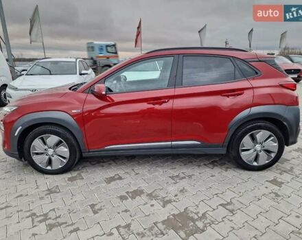 Красный Хендай Kona, объемом двигателя 0 л и пробегом 101 тыс. км за 16200 $, фото 3 на Automoto.ua