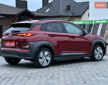 Красный Хендай Kona, объемом двигателя 0 л и пробегом 135 тыс. км за 17990 $, фото 4 на Automoto.ua