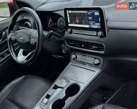 Красный Хендай Kona, объемом двигателя 0 л и пробегом 135 тыс. км за 17990 $, фото 60 на Automoto.ua