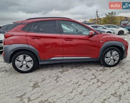 Красный Хендай Kona, объемом двигателя 0 л и пробегом 101 тыс. км за 16200 $, фото 4 на Automoto.ua