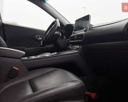 Красный Хендай Kona, объемом двигателя 0 л и пробегом 70 тыс. км за 19917 $, фото 34 на Automoto.ua