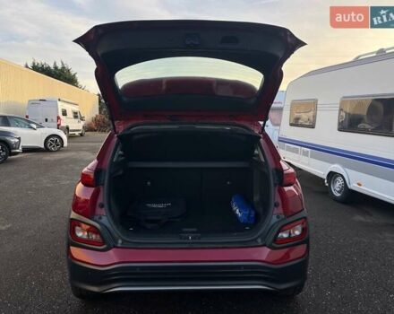 Червоний Хендай Kona, об'ємом двигуна 0 л та пробігом 57 тис. км за 16999 $, фото 6 на Automoto.ua