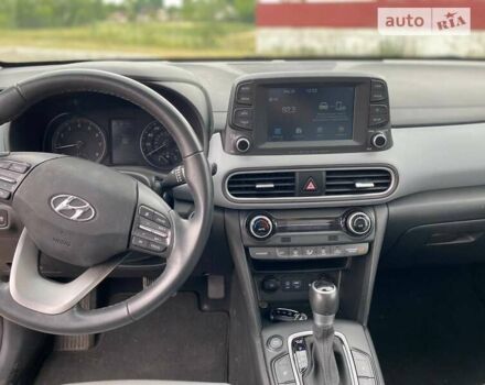 Красный Хендай Kona, объемом двигателя 1.59 л и пробегом 62 тыс. км за 17800 $, фото 5 на Automoto.ua