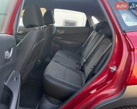 Червоний Хендай Kona, об'ємом двигуна 0 л та пробігом 57 тис. км за 16999 $, фото 4 на Automoto.ua