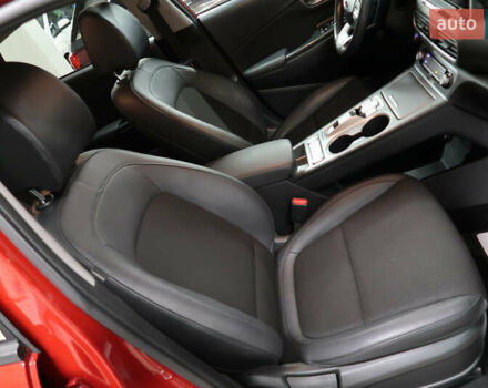 Красный Хендай Kona, объемом двигателя 0 л и пробегом 53 тыс. км за 15521 $, фото 12 на Automoto.ua