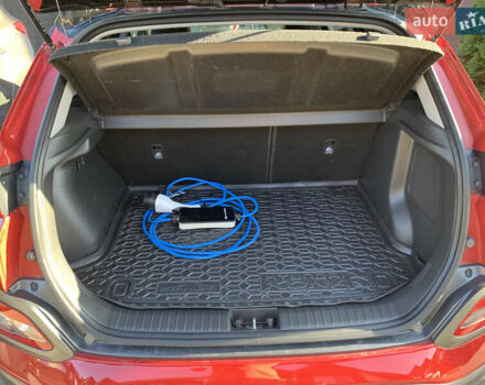 Красный Хендай Kona, объемом двигателя 0 л и пробегом 73 тыс. км за 17000 $, фото 16 на Automoto.ua