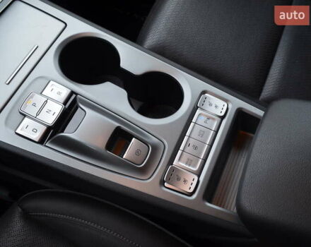 Красный Хендай Kona, объемом двигателя 0 л и пробегом 70 тыс. км за 19917 $, фото 23 на Automoto.ua