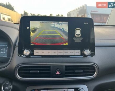 Червоний Хендай Kona, об'ємом двигуна 0 л та пробігом 57 тис. км за 16999 $, фото 10 на Automoto.ua