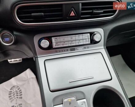 Червоний Хендай Kona, об'ємом двигуна 0 л та пробігом 79 тис. км за 16200 $, фото 35 на Automoto.ua