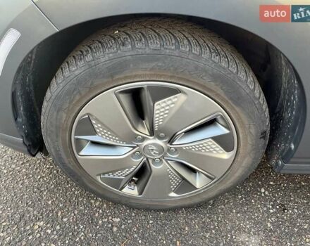 Червоний Хендай Kona, об'ємом двигуна 0 л та пробігом 57 тис. км за 16999 $, фото 19 на Automoto.ua