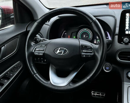 Красный Хендай Kona, объемом двигателя 0 л и пробегом 135 тыс. км за 17990 $, фото 46 на Automoto.ua