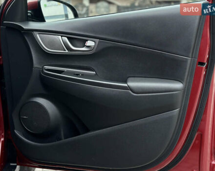 Красный Хендай Kona, объемом двигателя 0 л и пробегом 135 тыс. км за 17990 $, фото 55 на Automoto.ua