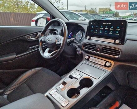 Красный Хендай Kona, объемом двигателя 0 л и пробегом 101 тыс. км за 16200 $, фото 17 на Automoto.ua