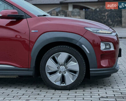 Красный Хендай Kona, объемом двигателя 0 л и пробегом 135 тыс. км за 17990 $, фото 26 на Automoto.ua