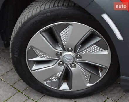 Красный Хендай Kona, объемом двигателя 0 л и пробегом 70 тыс. км за 19917 $, фото 4 на Automoto.ua