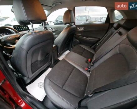 Красный Хендай Kona, объемом двигателя 0 л и пробегом 101 тыс. км за 16200 $, фото 23 на Automoto.ua