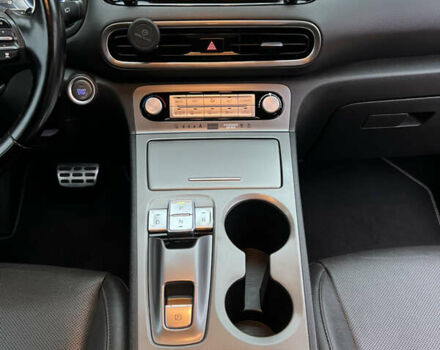 Червоний Хендай Kona, об'ємом двигуна 0 л та пробігом 57 тис. км за 19999 $, фото 26 на Automoto.ua