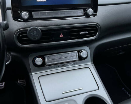 Червоний Хендай Kona, об'ємом двигуна 0 л та пробігом 57 тис. км за 19999 $, фото 29 на Automoto.ua