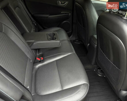 Червоний Хендай Kona, об'ємом двигуна 0 л та пробігом 80 тис. км за 18800 $, фото 29 на Automoto.ua