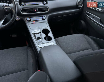 Красный Хендай Kona, объемом двигателя 0 л и пробегом 155 тыс. км за 16750 $, фото 26 на Automoto.ua