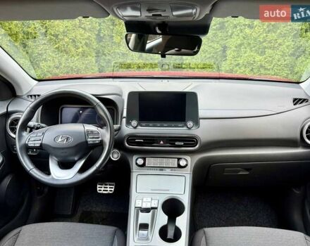 Красный Хендай Kona, объемом двигателя 0 л и пробегом 33 тыс. км за 16999 $, фото 25 на Automoto.ua