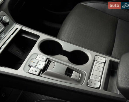 Червоний Хендай Kona, об'ємом двигуна 0 л та пробігом 80 тис. км за 18800 $, фото 23 на Automoto.ua