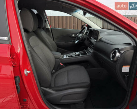 Червоний Хендай Kona, об'ємом двигуна 0 л та пробігом 26 тис. км за 18200 $, фото 35 на Automoto.ua