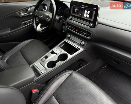 Червоний Хендай Kona, об'ємом двигуна 0 л та пробігом 80 тис. км за 18800 $, фото 32 на Automoto.ua