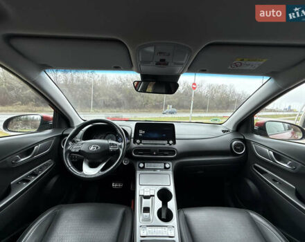 Красный Хендай Kona, объемом двигателя 0 л и пробегом 86 тыс. км за 18400 $, фото 4 на Automoto.ua