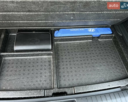 Червоний Хендай Kona, об'ємом двигуна 0 л та пробігом 57 тис. км за 19999 $, фото 42 на Automoto.ua