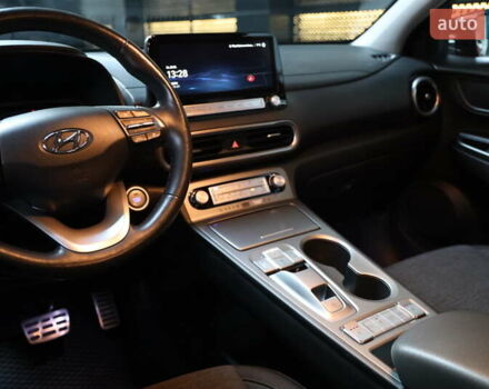 Красный Хендай Kona, объемом двигателя 0 л и пробегом 53 тыс. км за 17500 $, фото 21 на Automoto.ua