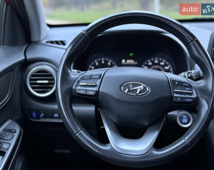 Красный Хендай Kona, объемом двигателя 2 л и пробегом 106 тыс. км за 14300 $, фото 22 на Automoto.ua