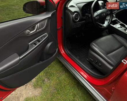 Червоний Хендай Kona, об'ємом двигуна 0 л та пробігом 80 тис. км за 18800 $, фото 15 на Automoto.ua