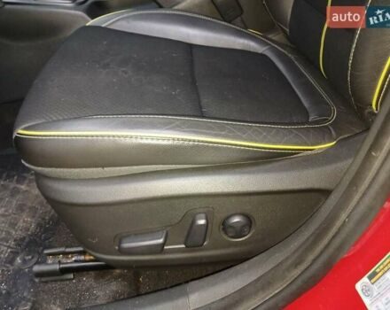 Красный Хендай Kona, объемом двигателя 2 л и пробегом 48 тыс. км за 17900 $, фото 4 на Automoto.ua