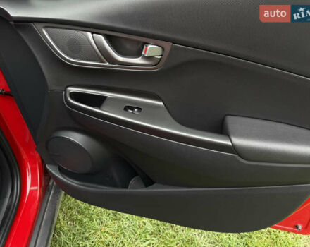 Червоний Хендай Kona, об'ємом двигуна 0 л та пробігом 80 тис. км за 18800 $, фото 30 на Automoto.ua