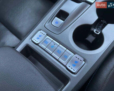 Червоний Хендай Kona, об'ємом двигуна 0 л та пробігом 104 тис. км за 20999 $, фото 17 на Automoto.ua